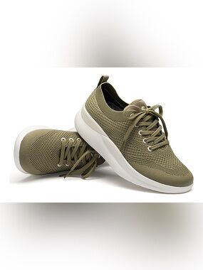 NWT Moshun by Klogs Size 9 Wide